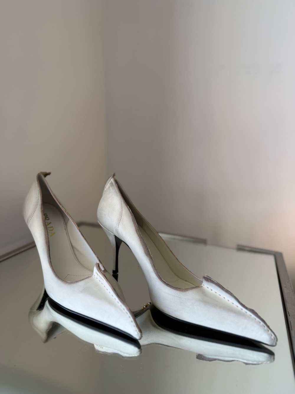 New Prada Antiqued Leather Pumps $1,550 39.5 - Picture 7 of 16